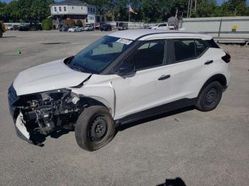  Salvage Nissan Kicks