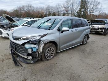  Salvage Toyota Sienna