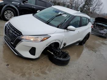  Salvage Nissan Kicks