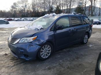  Salvage Toyota Sienna