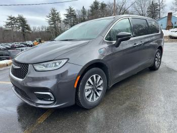  Salvage Chrysler Pacifica