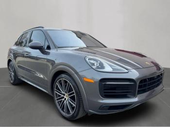  Salvage Porsche Cayenne