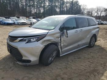  Salvage Toyota Sienna