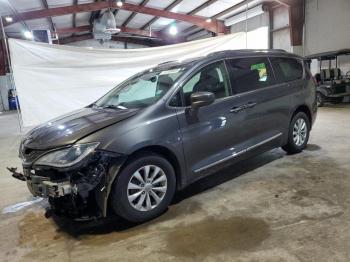  Salvage Chrysler Pacifica