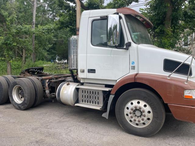  Salvage Volvo Vn