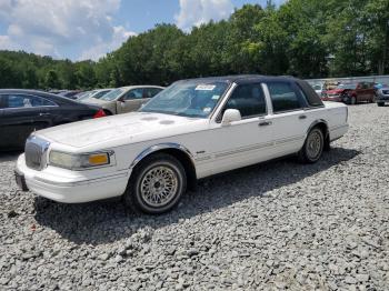  Salvage Lincoln Towncar