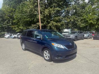  Salvage Toyota Sienna