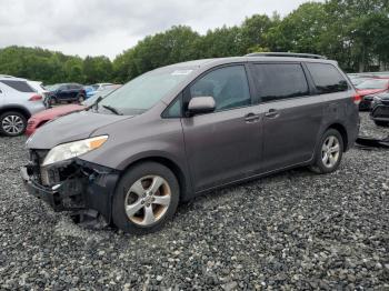  Salvage Toyota Sienna