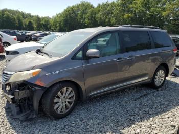  Salvage Toyota Sienna
