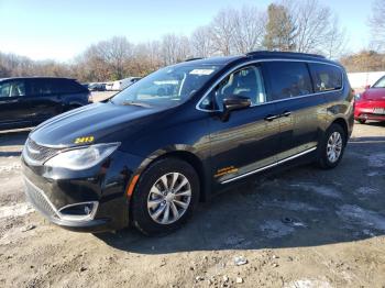  Salvage Chrysler Pacifica