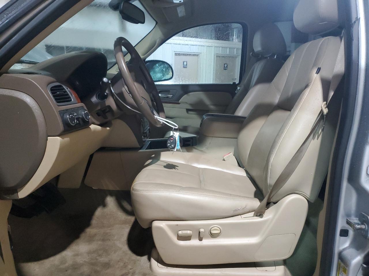 Chevrolet Suburban K1500 Lt Image 4