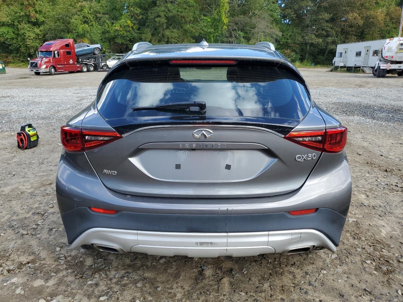 INFINITI Qx Base Image 3