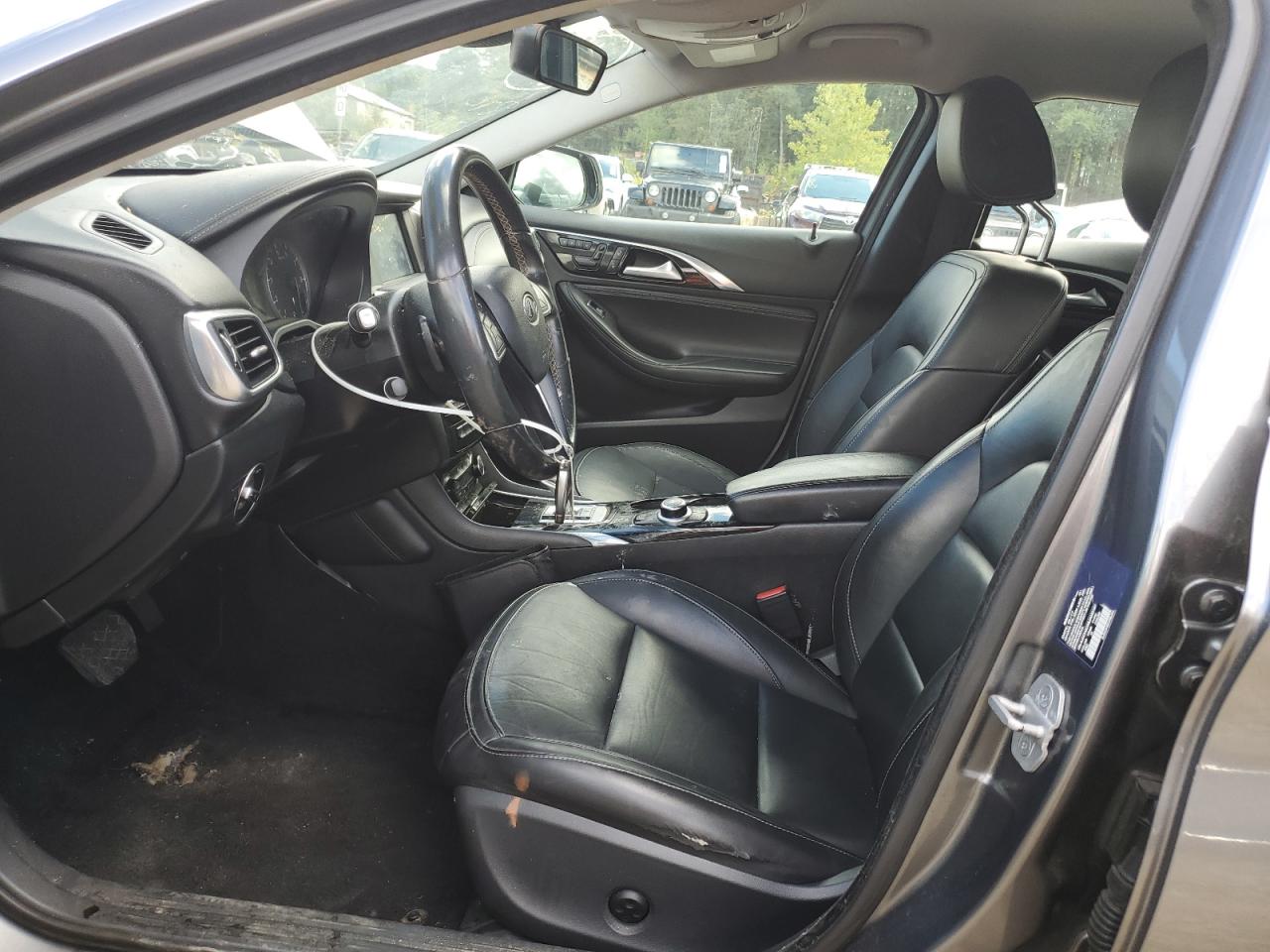 INFINITI Qx Base Image 9