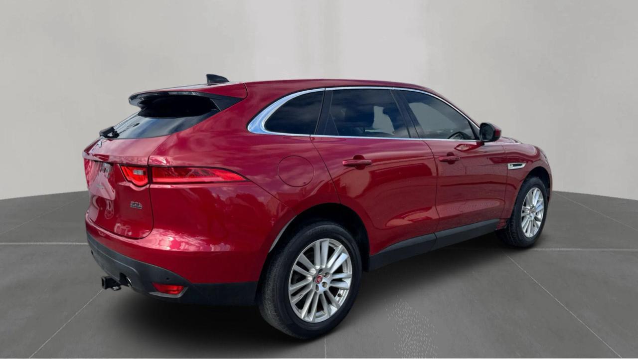 Jaguar F-PACE Prestige Image 2