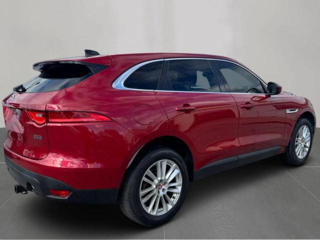 Jaguar F-PACE Prestige Image 2