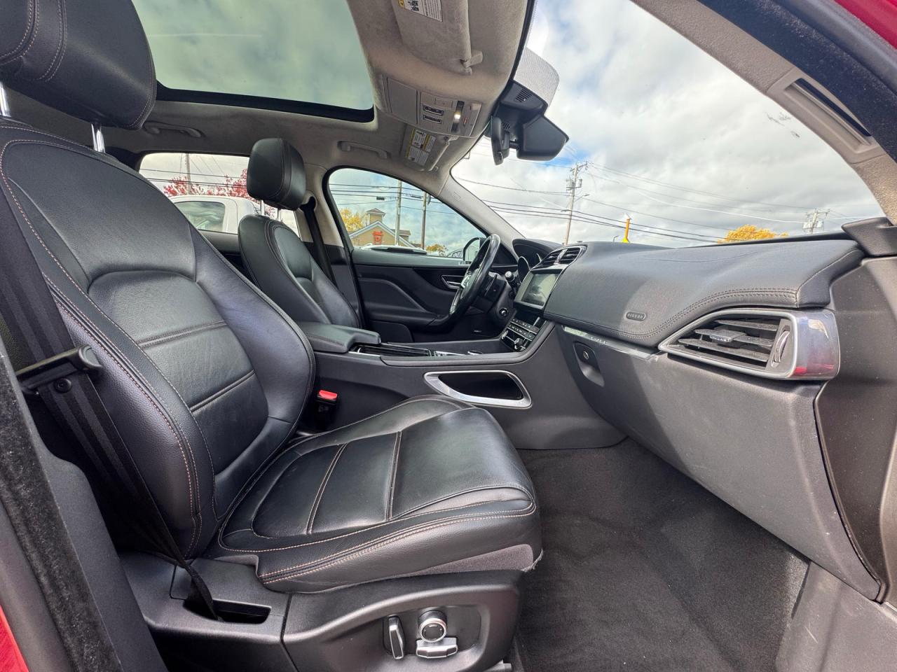 Jaguar F-PACE Prestige Image 9