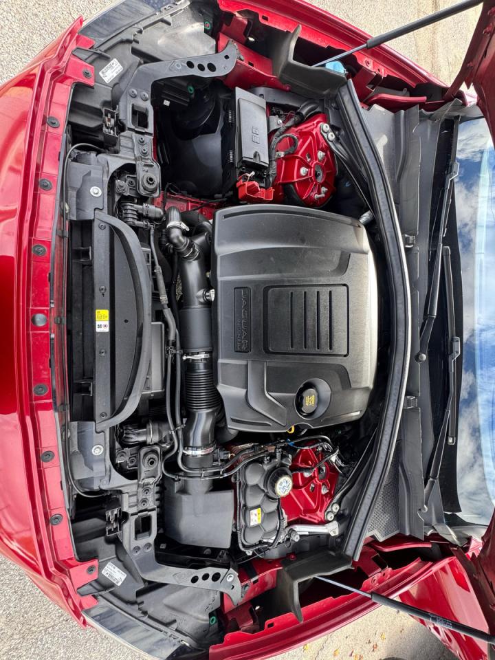 Jaguar F-PACE Prestige Image 4