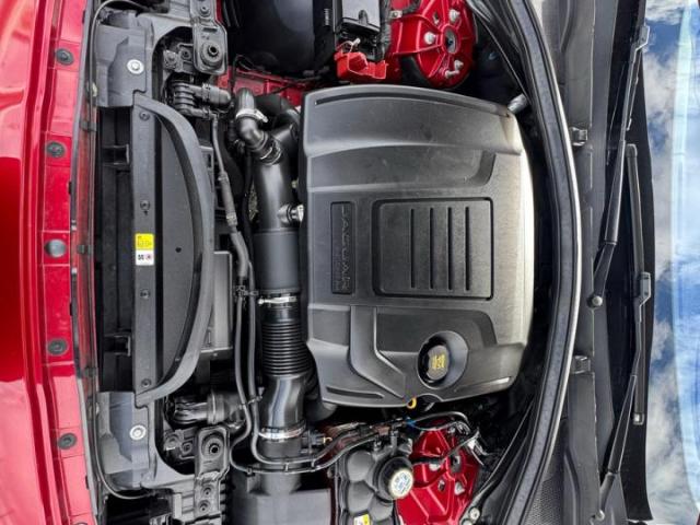 Jaguar F-PACE Prestige Image 4