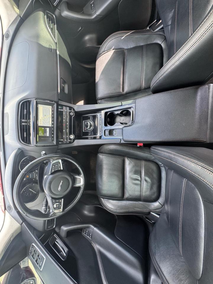 Jaguar F-PACE Prestige Image 3