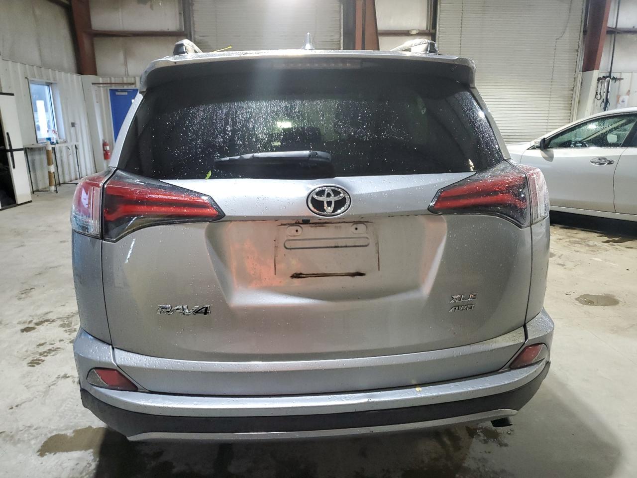 Toyota RAV4 Xle Image 12