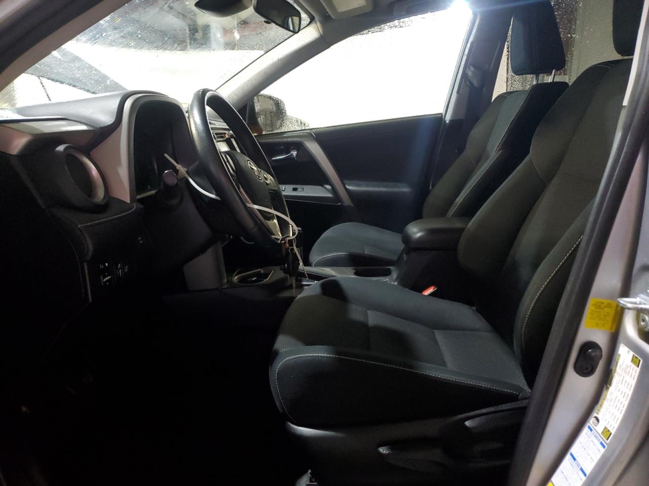 Toyota RAV4 Xle Image 9