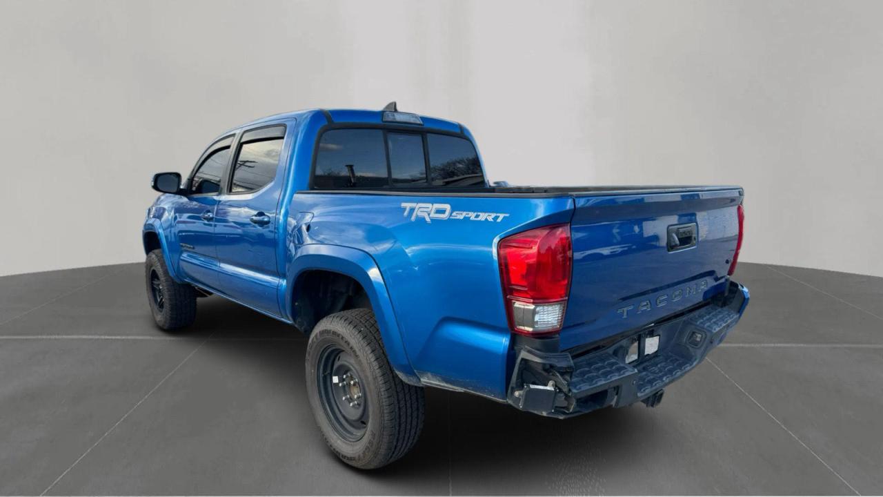 Toyota Tacoma Double Cab Image 3