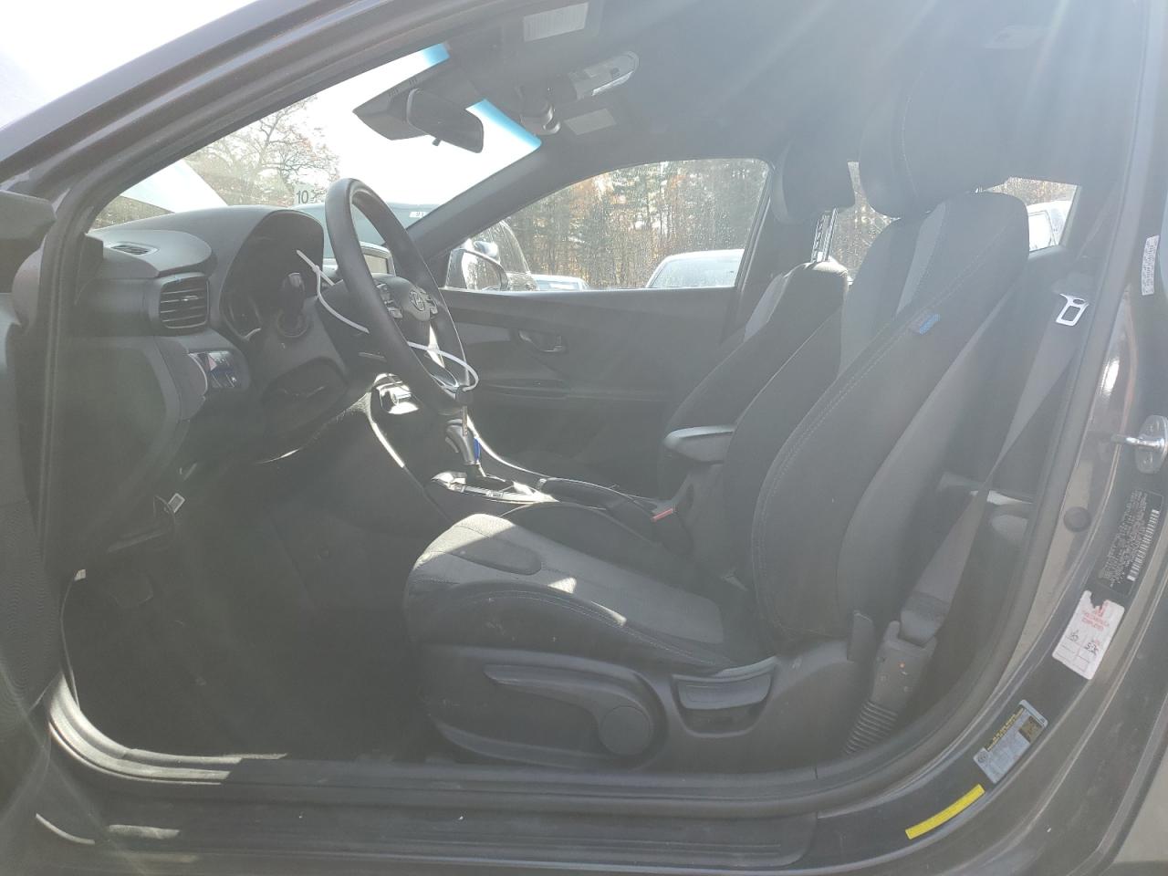 Hyundai VELOSTER Base Image 9