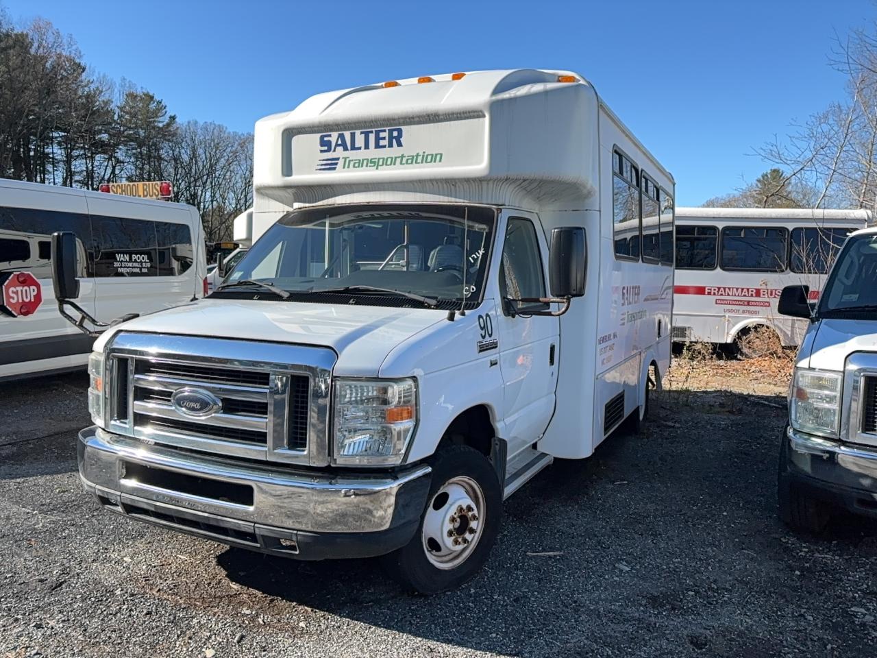 Ford Econoline E350 Super Duty Cutaway Van Image 2
