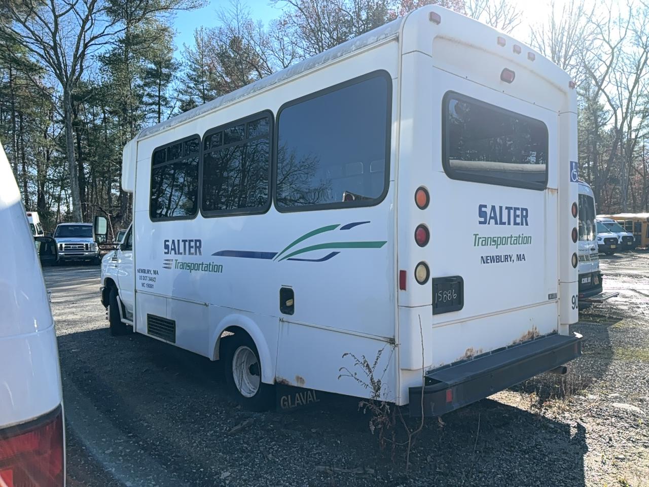Ford Econoline E350 Super Duty Cutaway Van Image 3