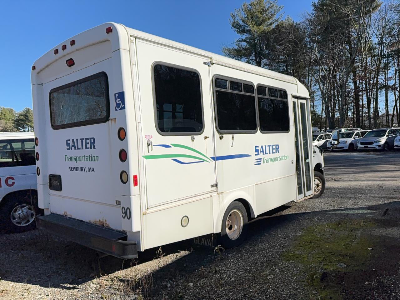 Ford Econoline E350 Super Duty Cutaway Van Image 8