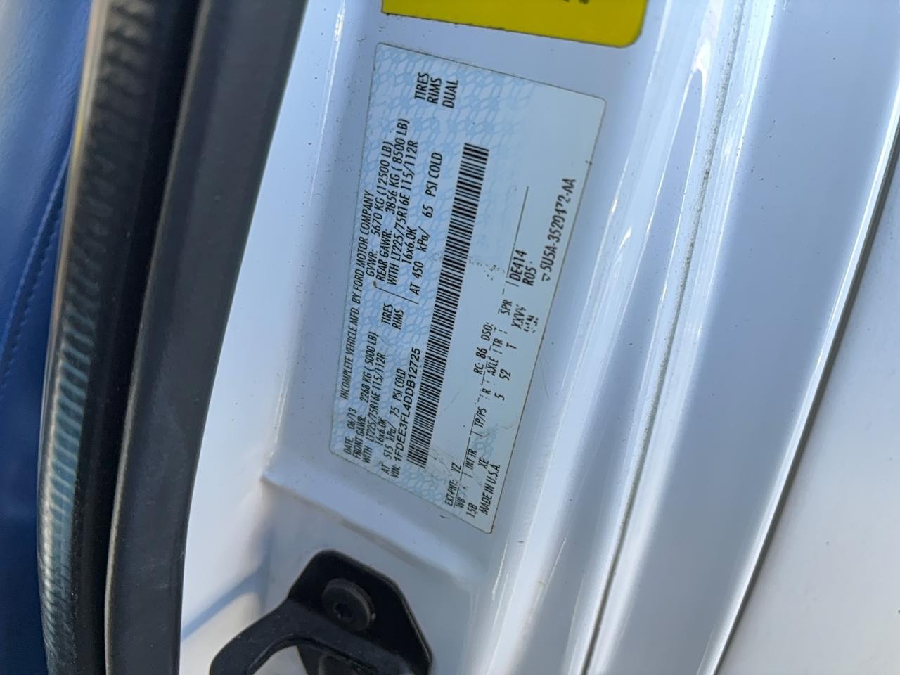 Ford Econoline E350 Super Duty Cutaway Van Image 7