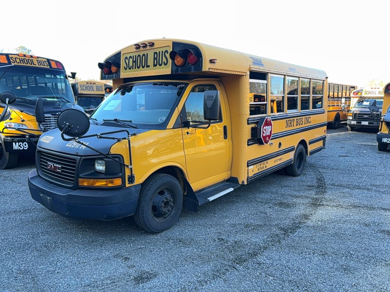 GMC Savana Cutaway G3500 Image 10