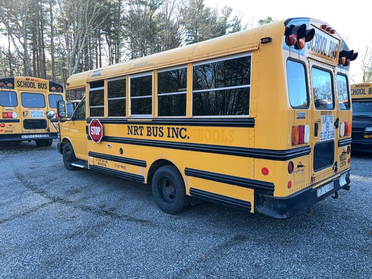 GMC Savana Cutaway G3500 Image 5