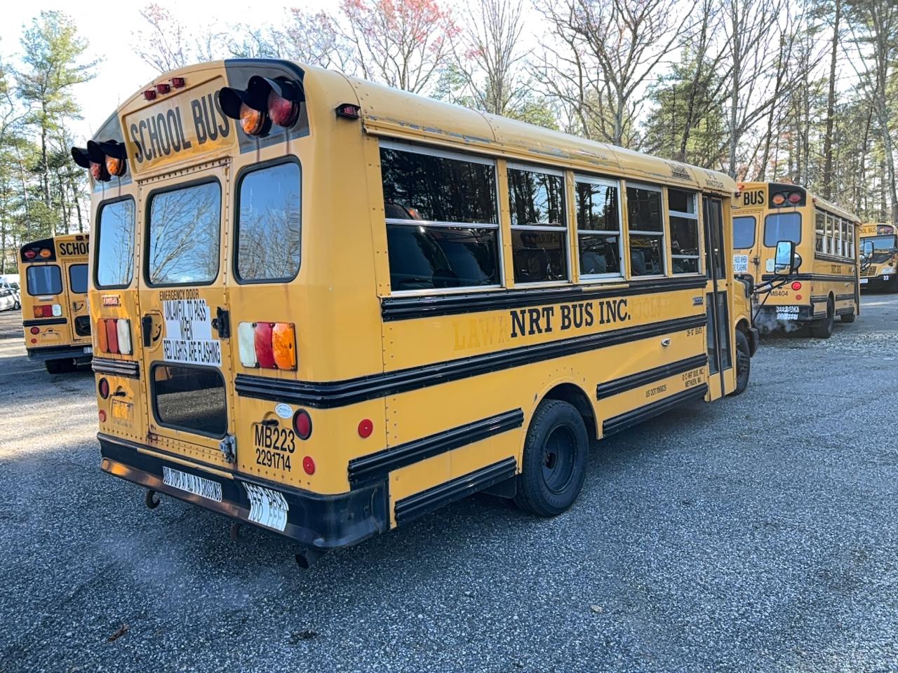 GMC Savana Cutaway G3500 Image 11