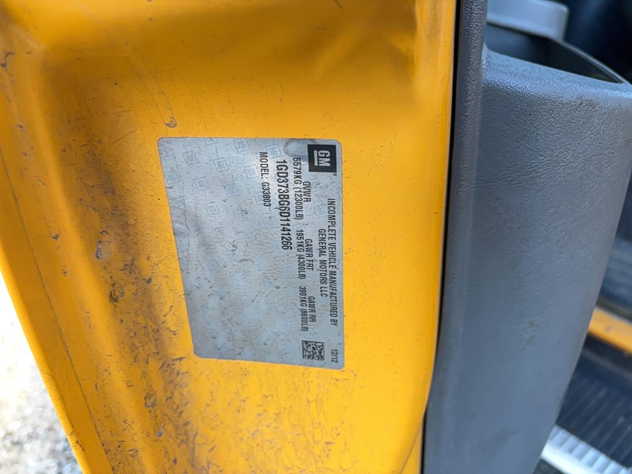 GMC Savana Cutaway G3500 Image 8