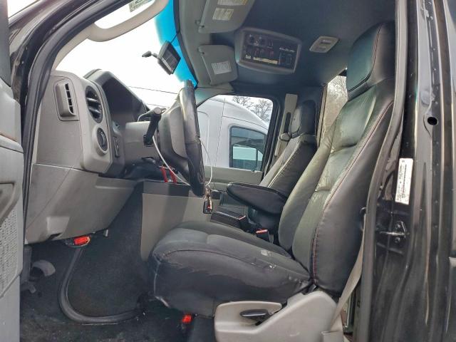 Ford Econoline E350 Super Duty Cutaway Van Image 4