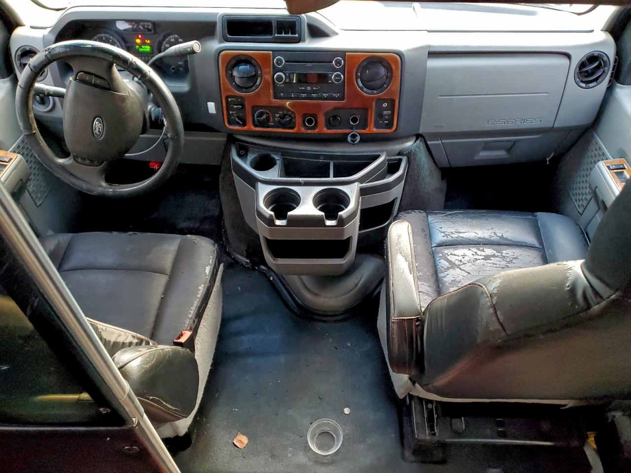 Ford Econoline E350 Super Duty Cutaway Van Image 10