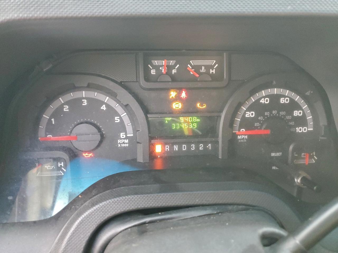 Ford Econoline E350 Super Duty Cutaway Van Image 5