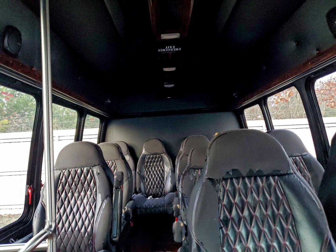 Ford Econoline E350 Super Duty Cutaway Van Image 6