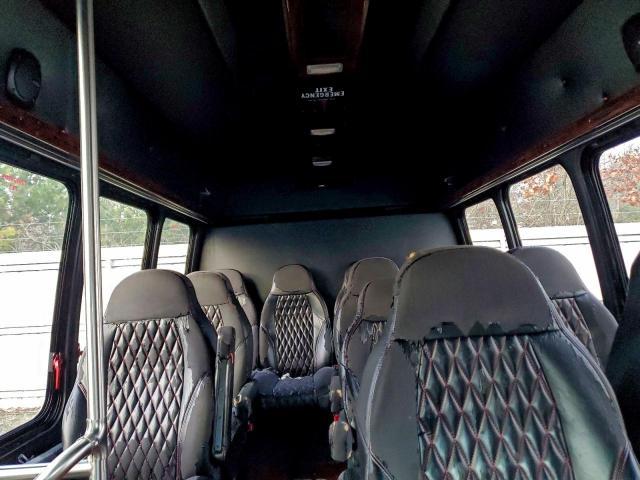 Ford Econoline E350 Super Duty Cutaway Van Image 6