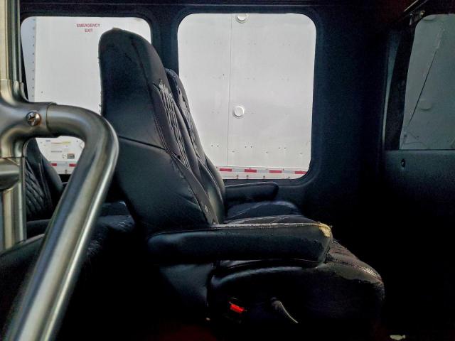 Ford Econoline E350 Super Duty Cutaway Van Image 3