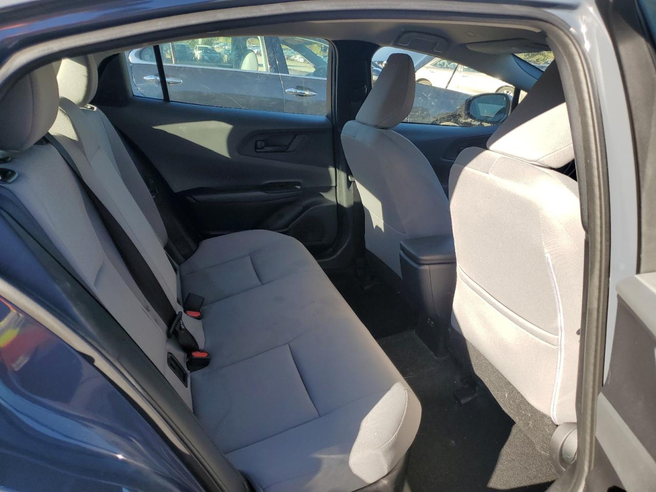 Toyota Prius Le Image 12