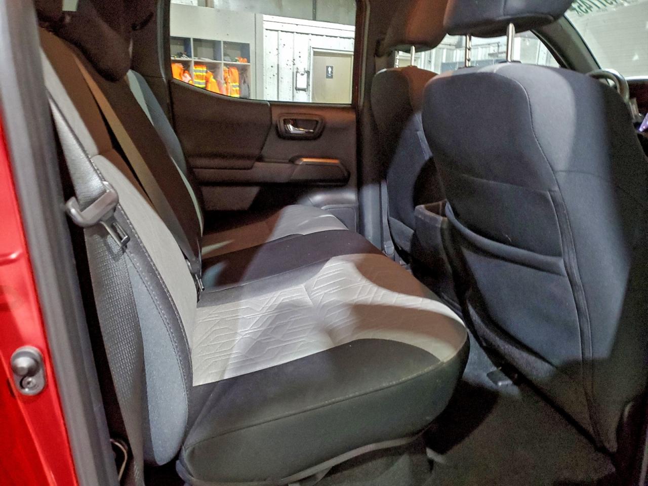 Toyota Tacoma Double Cab Image 10