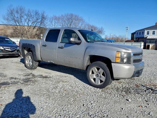 Chevrolet Silverado K1500 Crew Cab Image 3