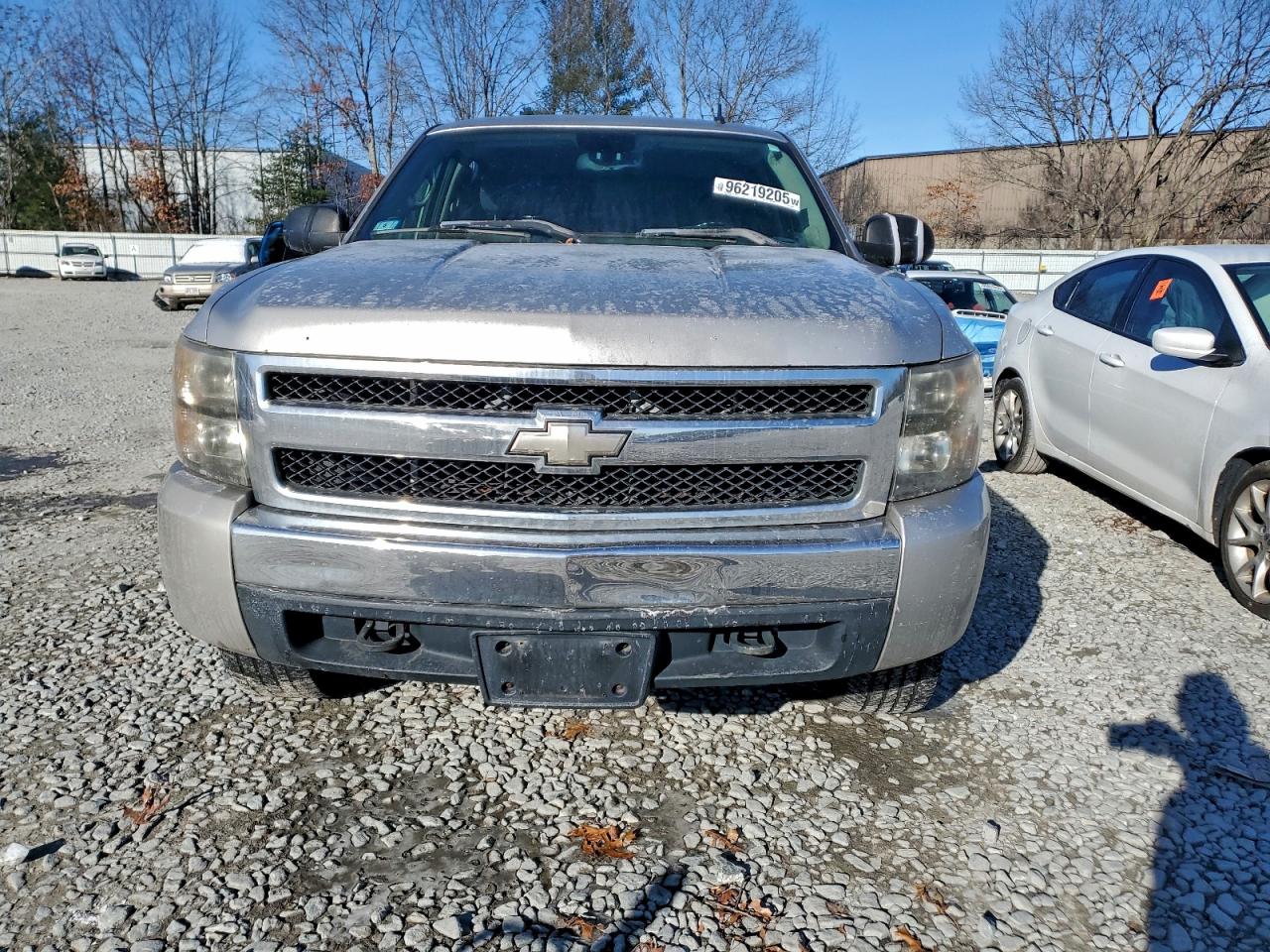 Chevrolet Silverado K1500 Crew Cab Image 2