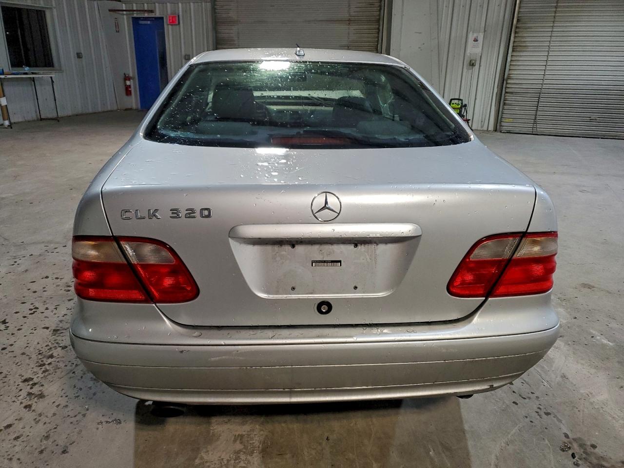 Mercedes-Benz Clk-class 320 Image 12