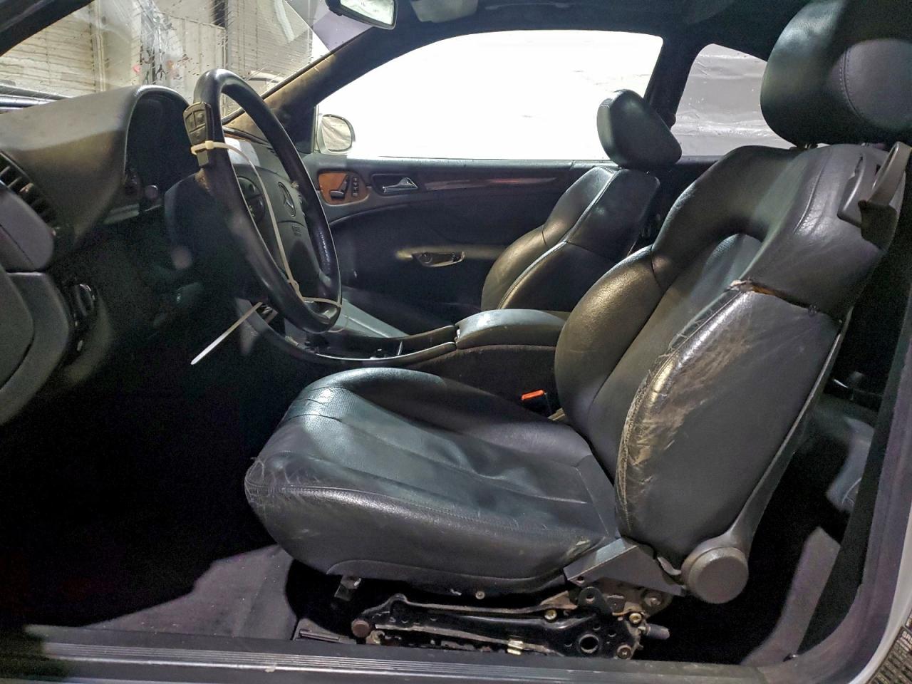 Mercedes-Benz Clk-class 320 Image 6