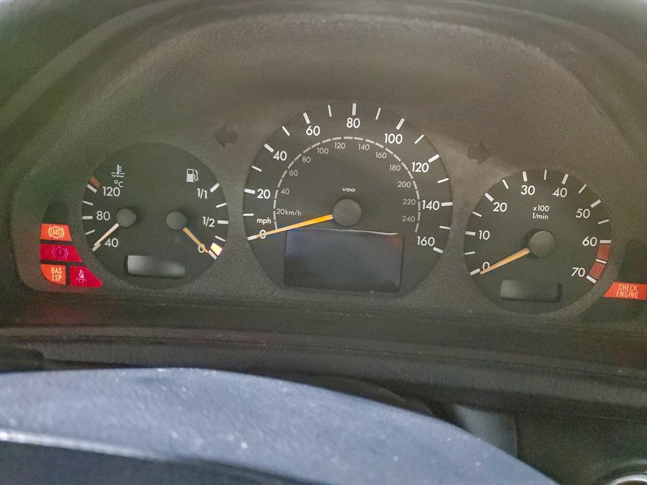 Mercedes-Benz Clk-class 320 Image 8