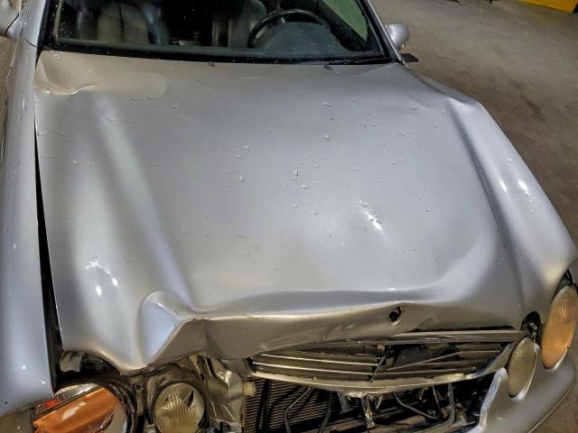 Mercedes-Benz Clk-class 320 Image 4