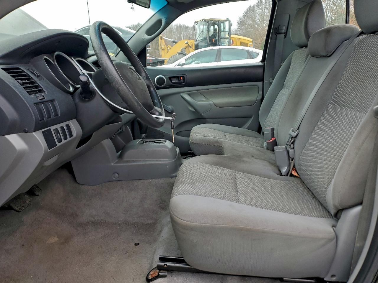 Toyota Tacoma Image 9